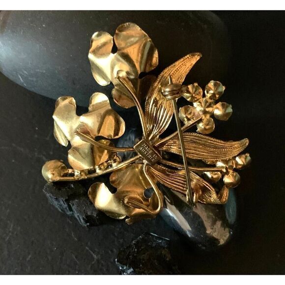 Made in Austria Gorgeous Flower brooch with AB Crystals, Vintage - Picture 2 of 4